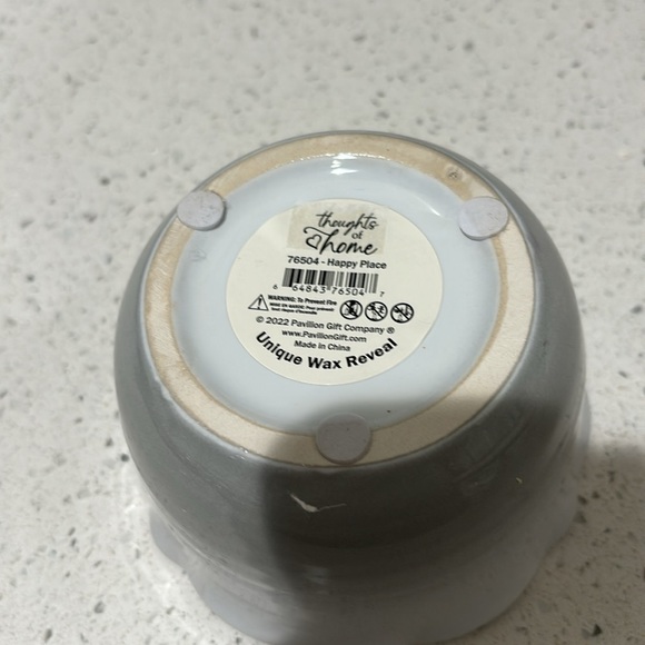 THOUGHTS OF HOME HAPPY PLACE CANDLE - Picture 3 of 3